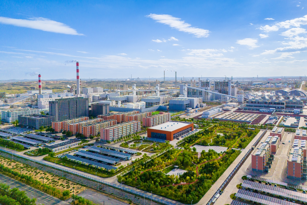 3.图为榆林化工全景图.png