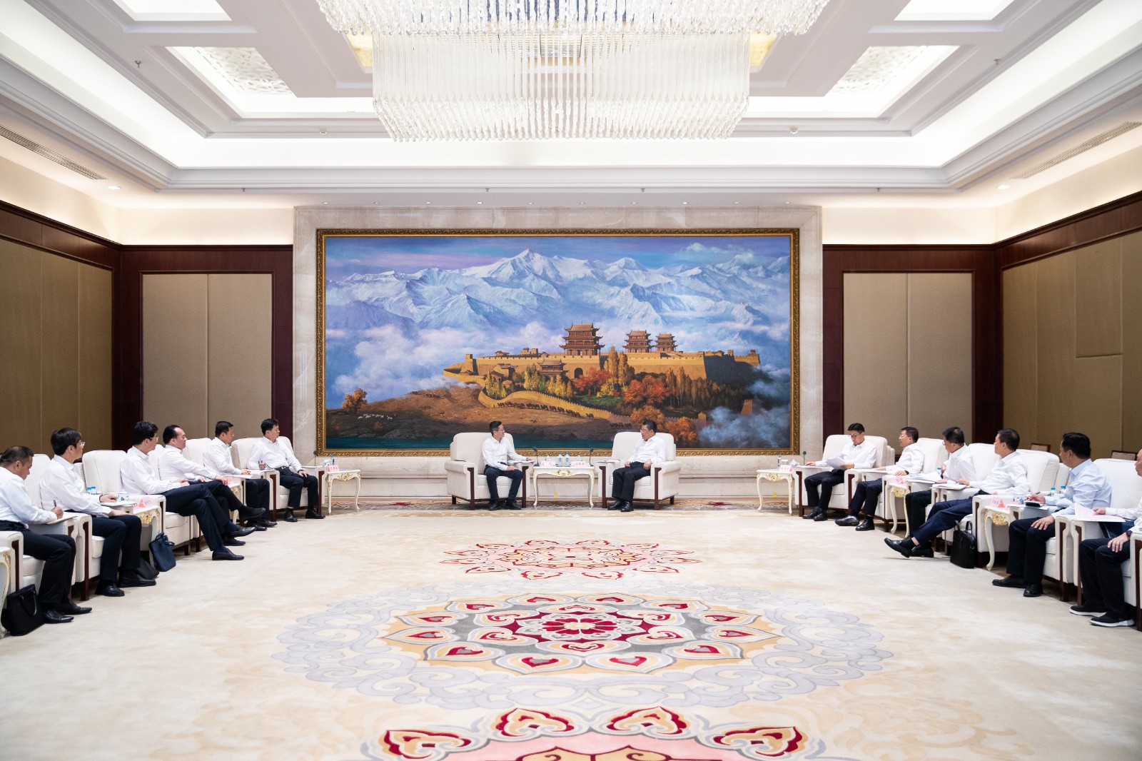 余兵拜会甘肃省省长任振鹤并出席“兰洽会”